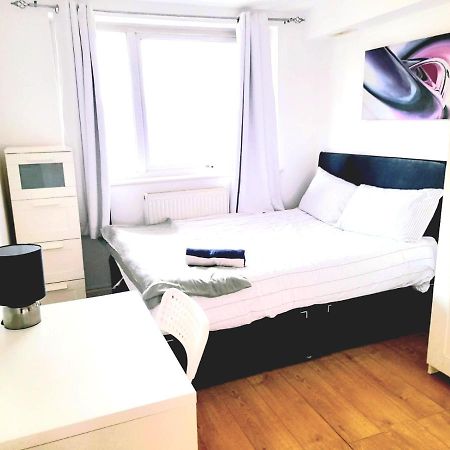 6 Bed House 3 Bathrooms Good Transport Links To London, Free Parking Eksteriør bilde