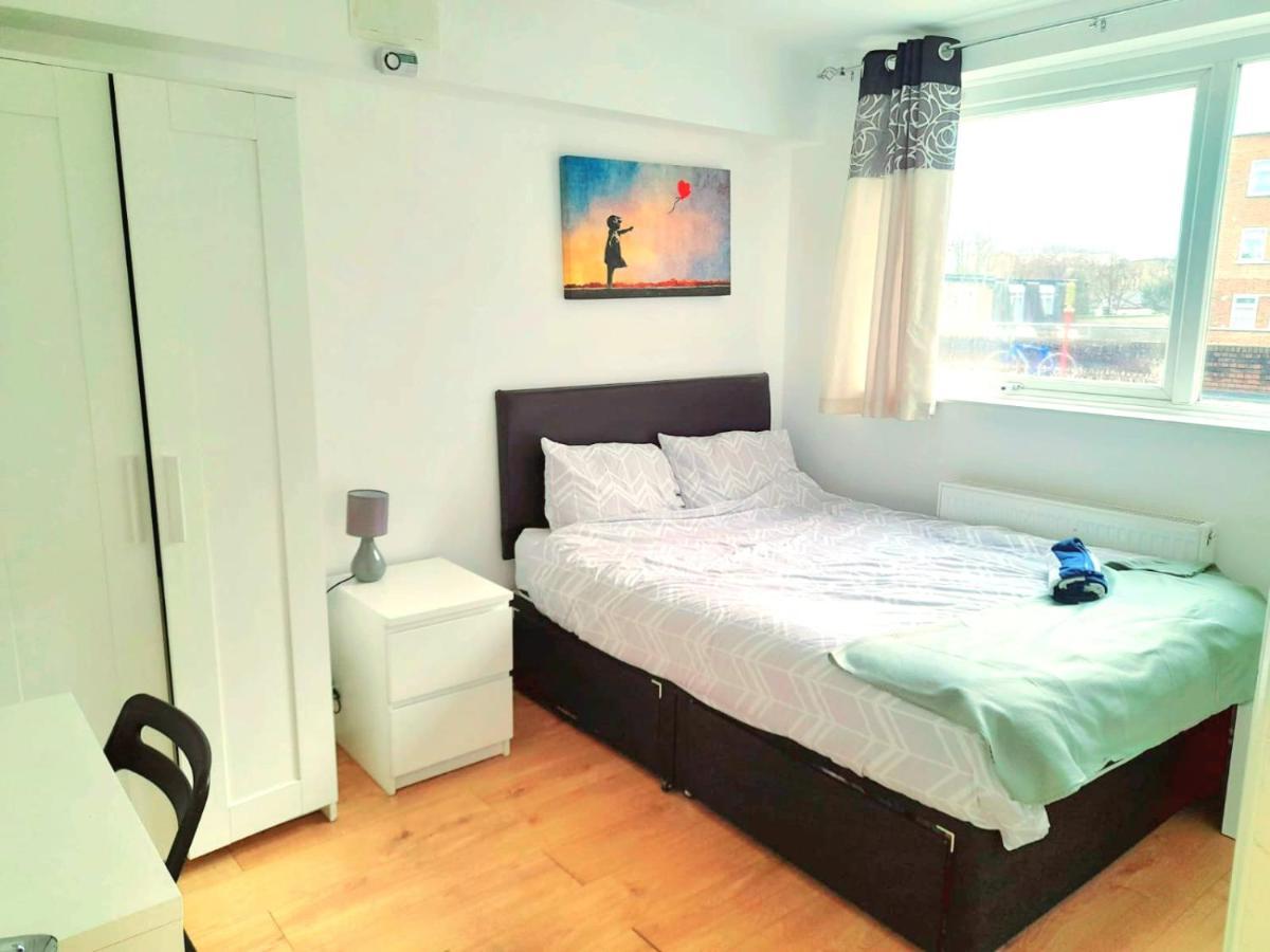 6 Bed House 3 Bathrooms Good Transport Links To London, Free Parking Eksteriør bilde